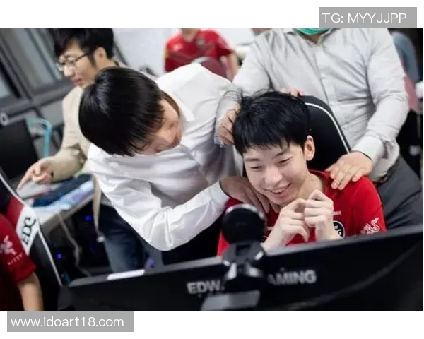 FPX在英雄联盟节奏排名中创新高展现强大实力与团队协作